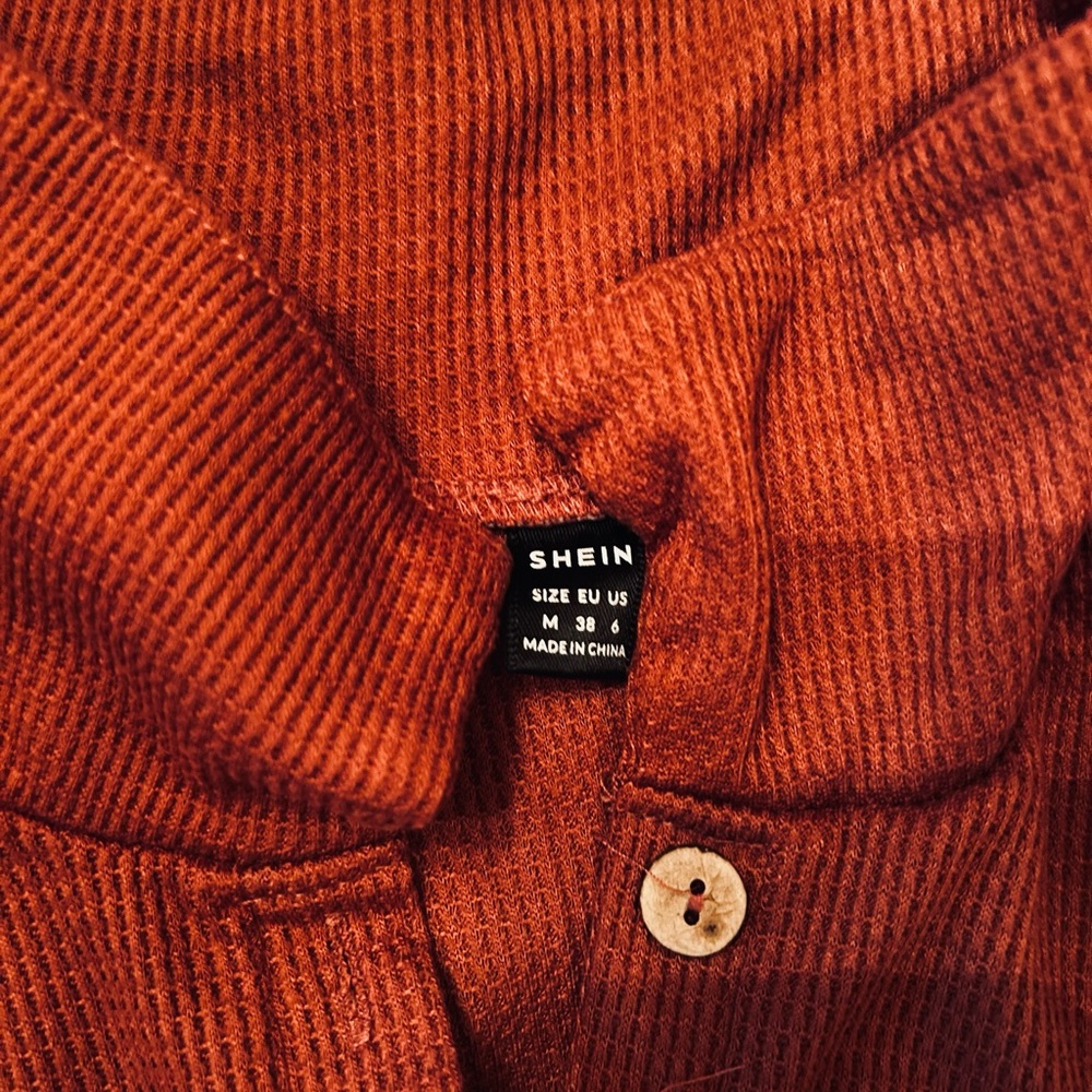 🧨SHEIN BUTTONED SHIRT WOMENS SIZE: M (SEND ANY OFFER‼️)🧨 - Picture 2 of 2